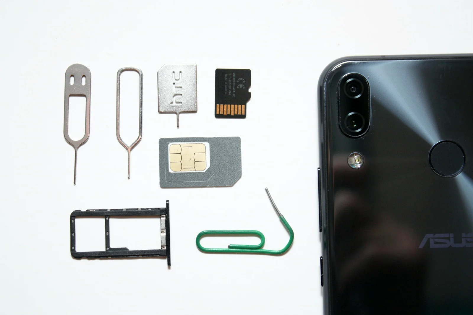 Téléphone et tiroir de carte SIM