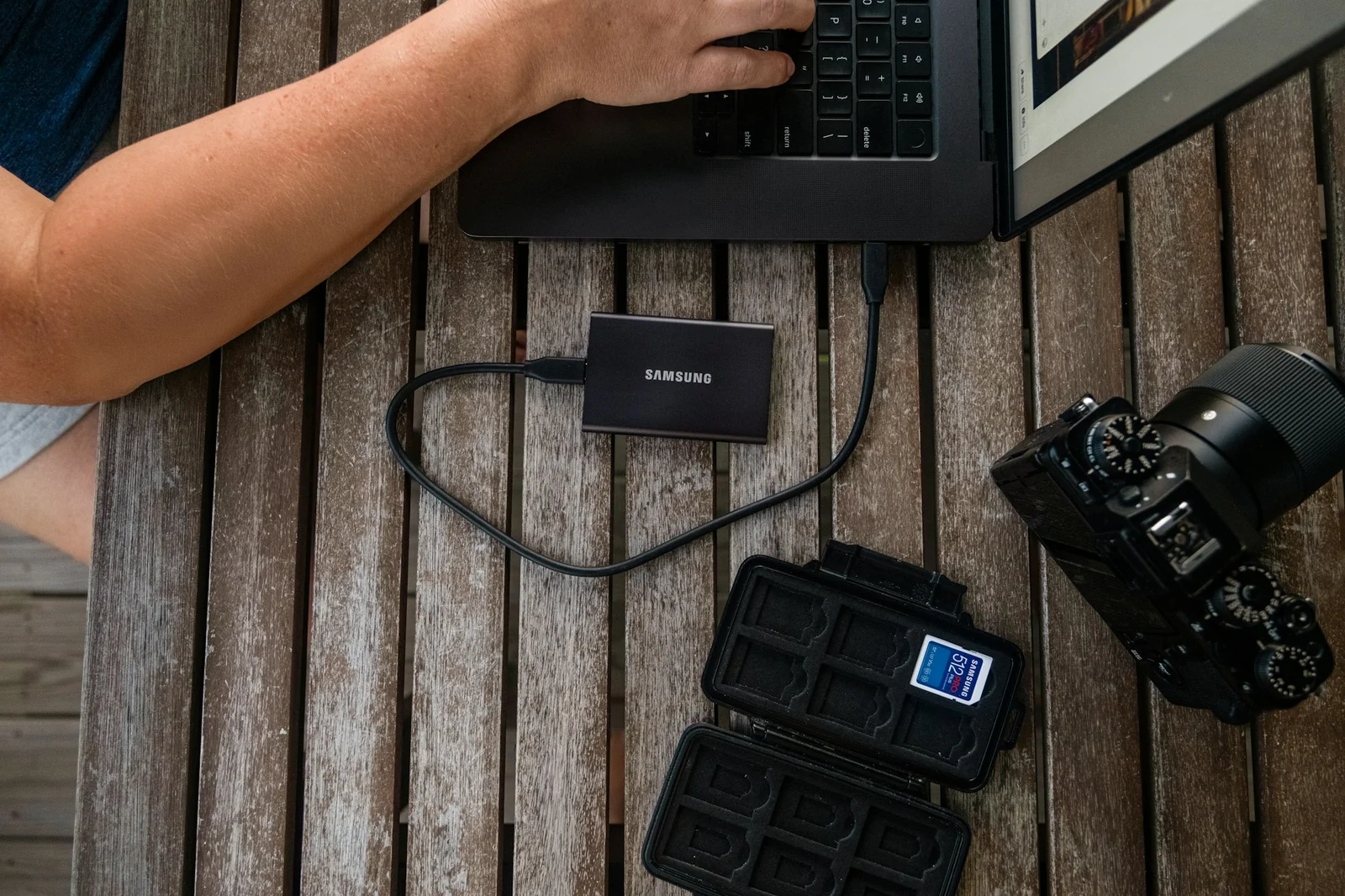 Ordinateur portable, appareil photo et disque externe