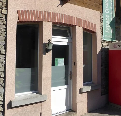 Entrée de l’espace de coworking aménagé à la gare de Troistorrents.