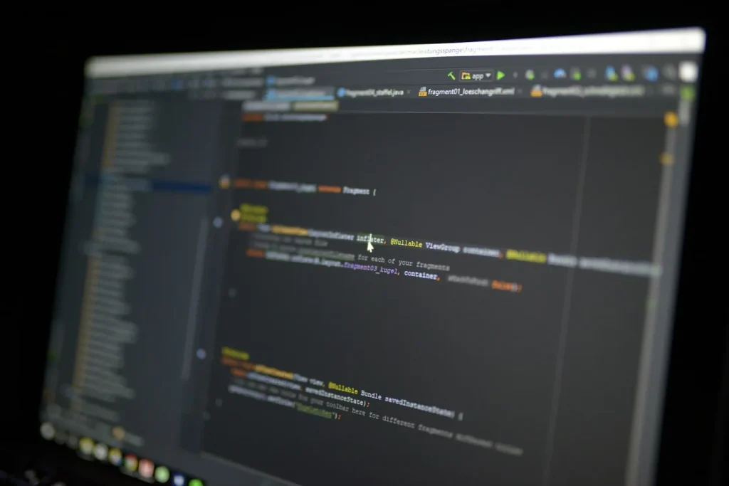 Écran d’ordinateur affichant du code.